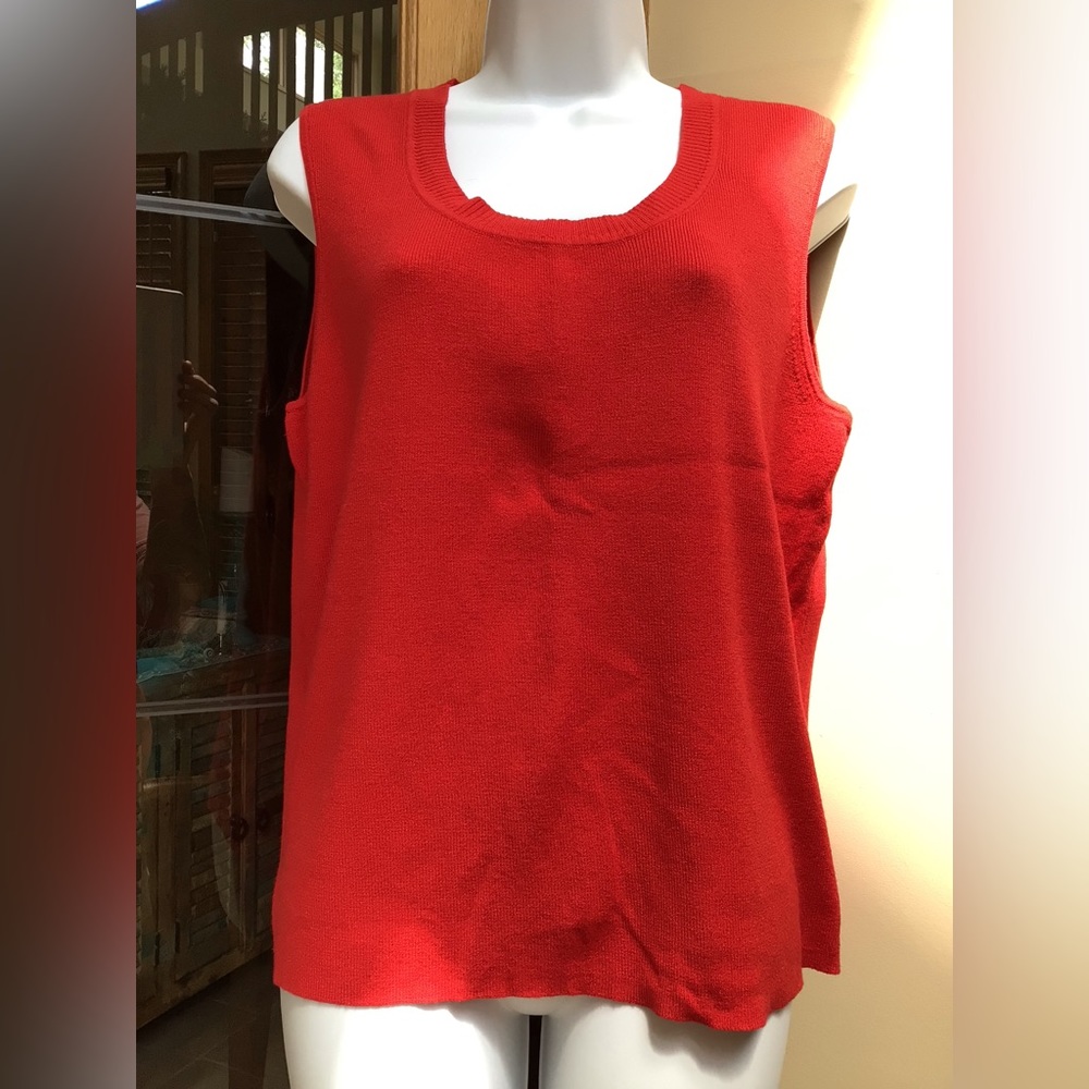 White Stag ladies sleeveless sweater. EUC.
